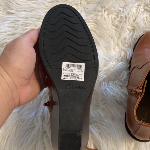 EUC (like new) Clarks Boots 7.5 - Picture 5 of 12
